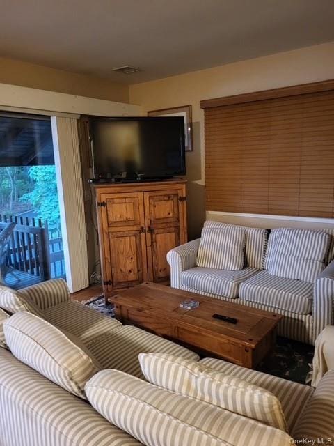 Building Photo - 22 Pine Ct