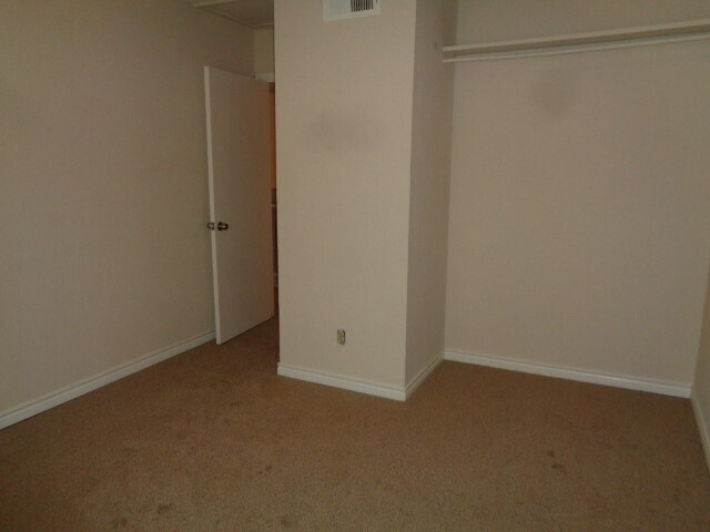 Building Photo - 5644 Birchmont Dr