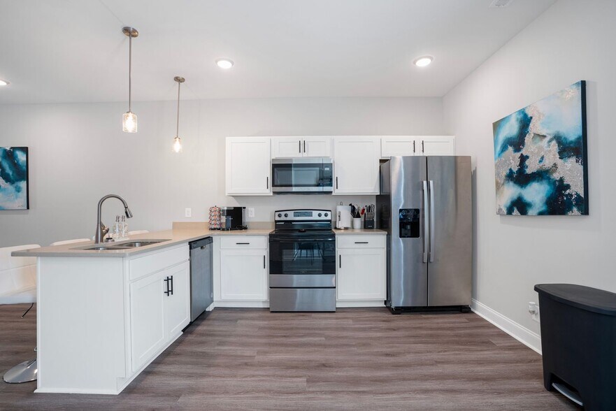 Building Photo - 156 Excell Rd