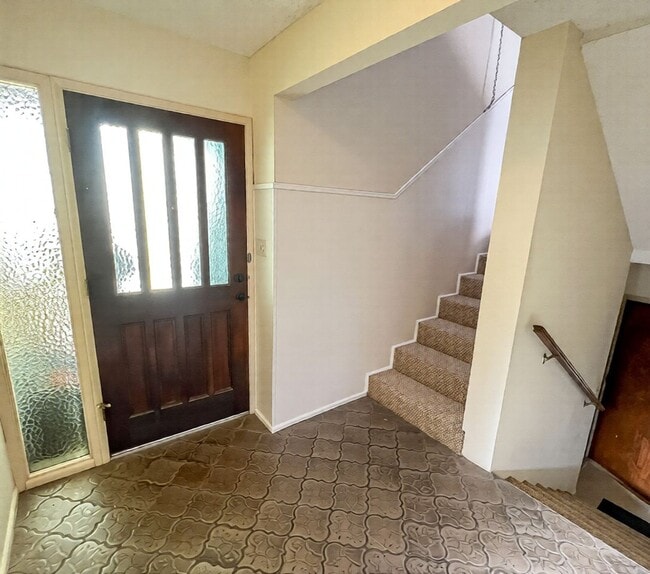 Building Photo - 1618 Square Foot Tri-Level Home in Cayucos with Ocean Views