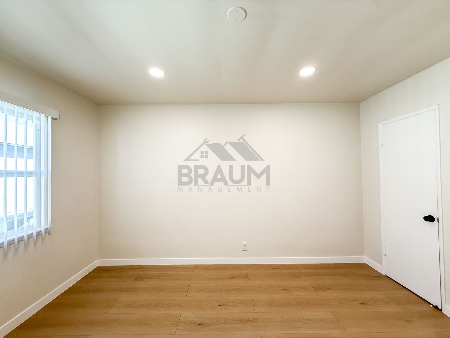 Building Photo - 7333 Woodman Ave