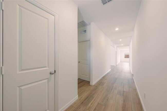 Building Photo - 340 Wentworth Dr