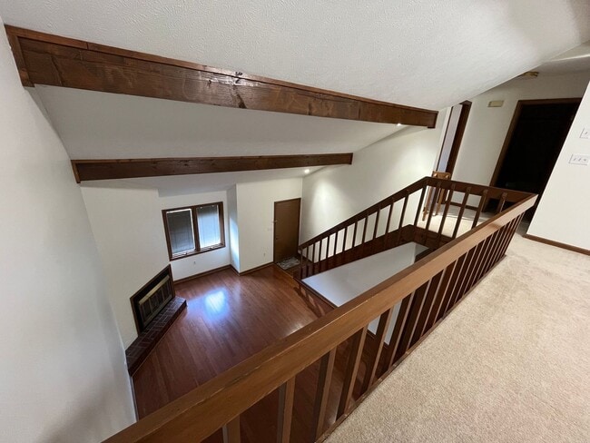 Building Photo - 3 Bedroom Condo