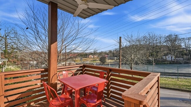 Building Photo - 207 Old Mountain Rd