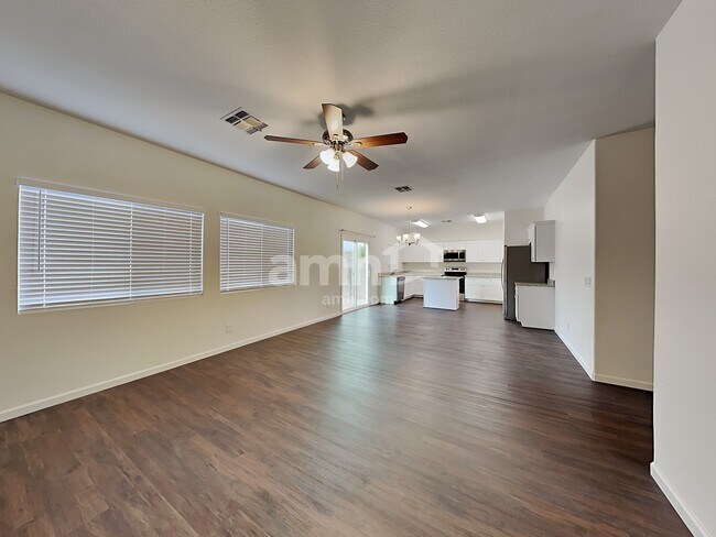 Building Photo - 1212 E Desert Rose Trail
