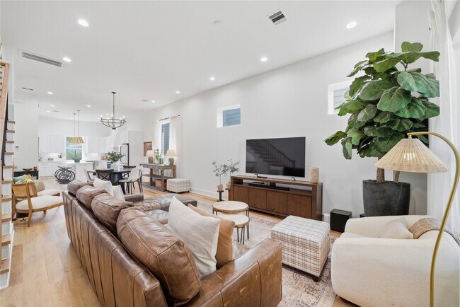 Primary Photo - 1307 E 27th St