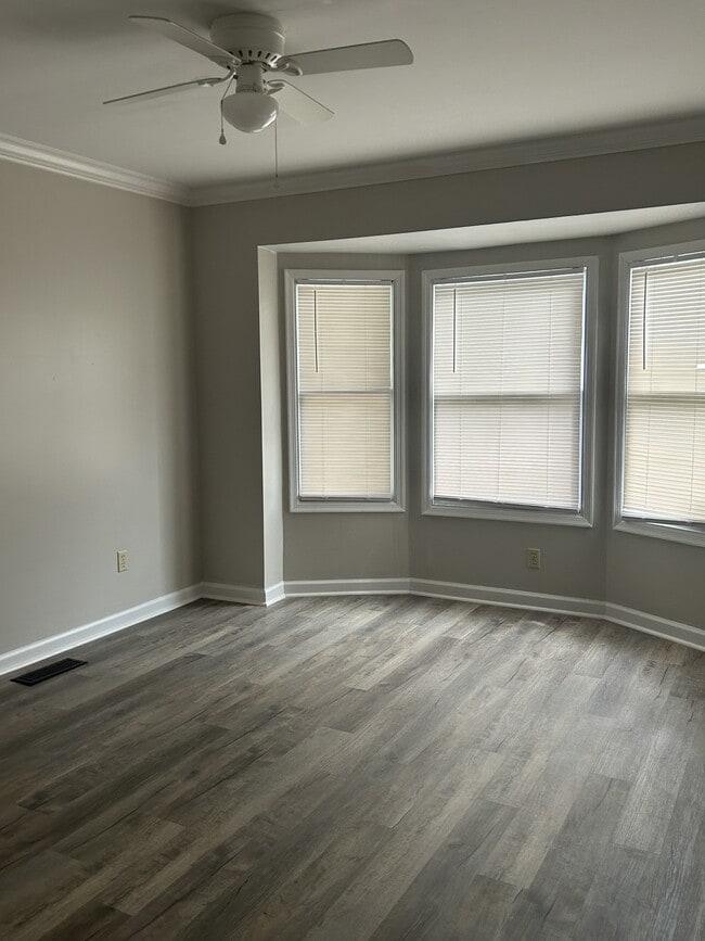 Building Photo - 246 Woodcastle Dr