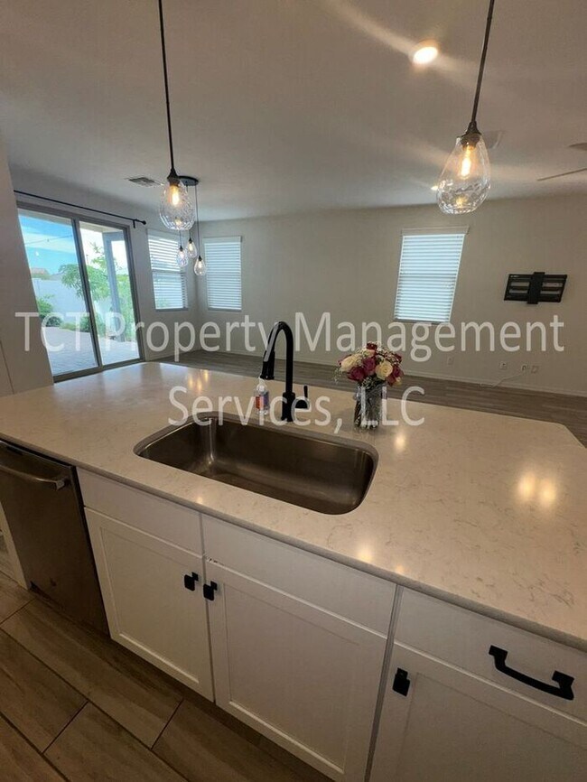 Building Photo - Move In Ready Home in The Parks