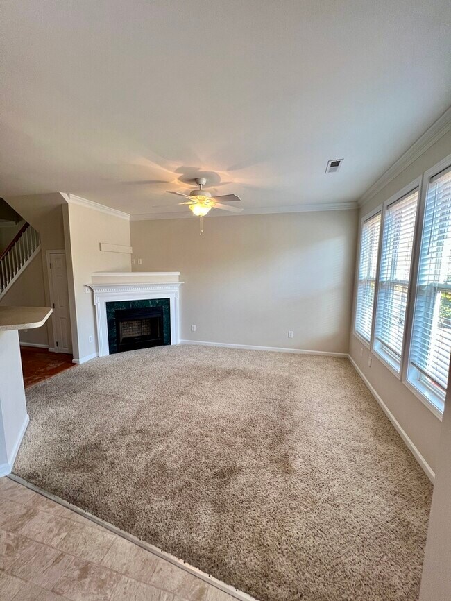 Building Photo - 539 Village Loop