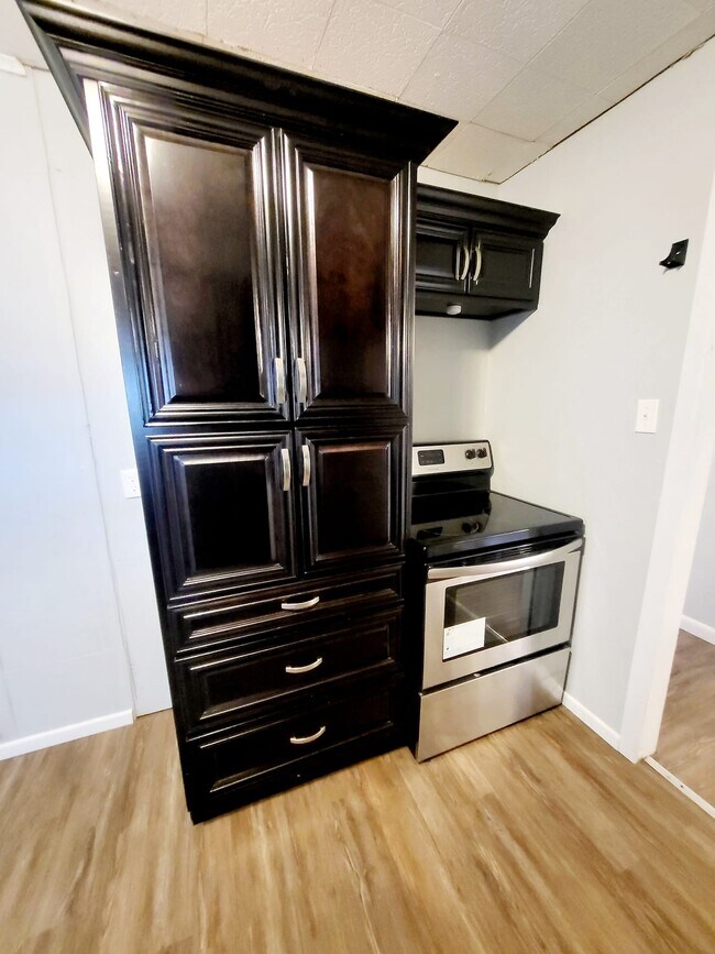 Building Photo - 3208 42nd St