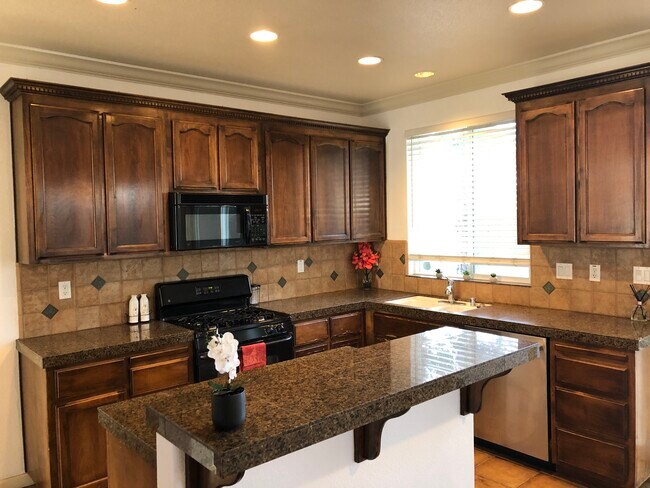 Kitchen - 5739 Rapid Water Way