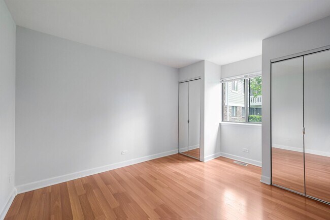 Building Photo - 697 Oakmont Ln