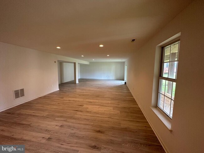 Building Photo - 25869 Flintonbridge Dr