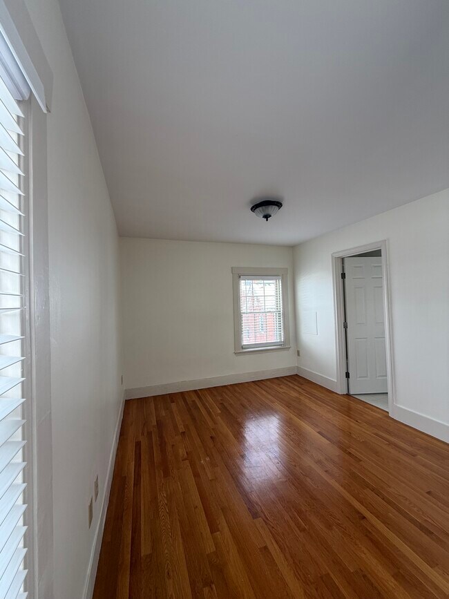 Building Photo - 147 Pearl St