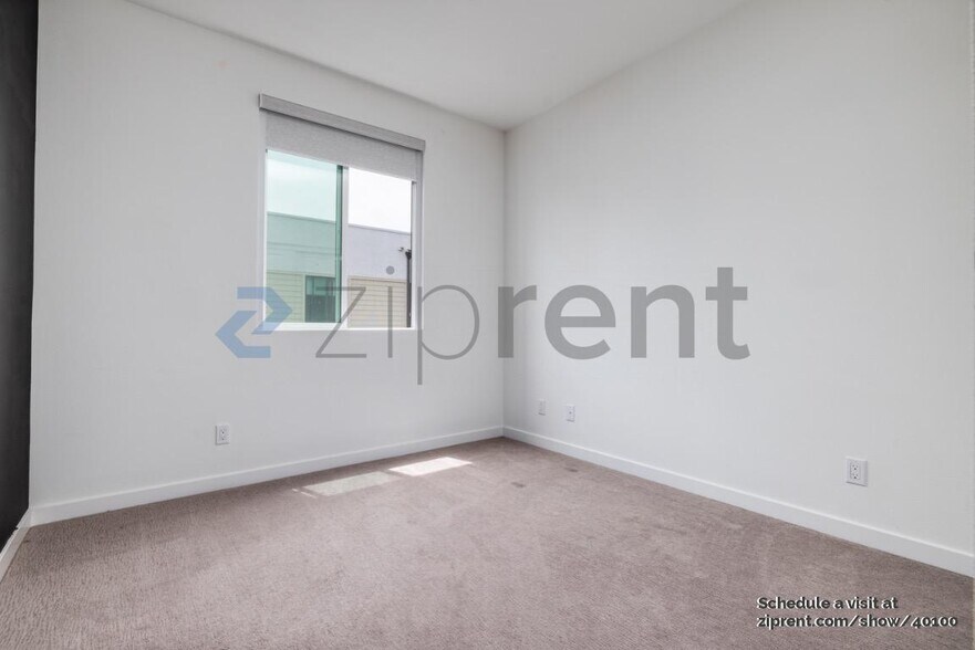 Building Photo - 11048 Luminate Dr
