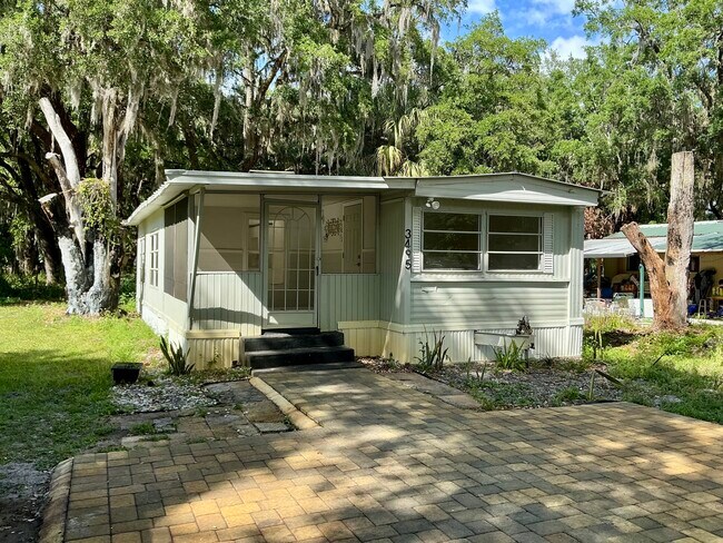 Building Photo - 3495 Forest Dr