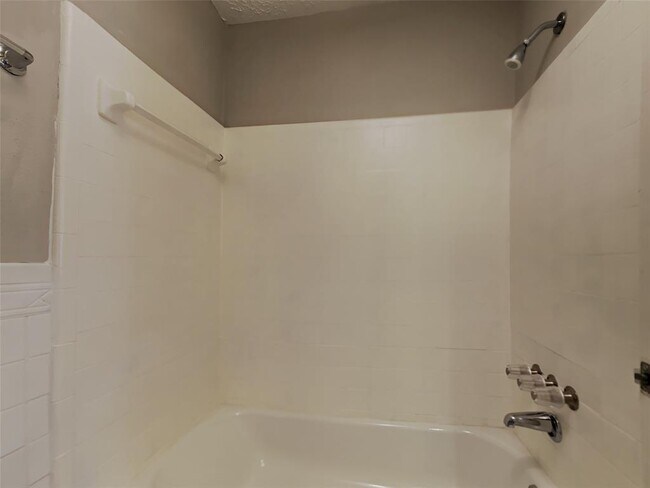 Building Photo - 2218 Barrington Pl Dr