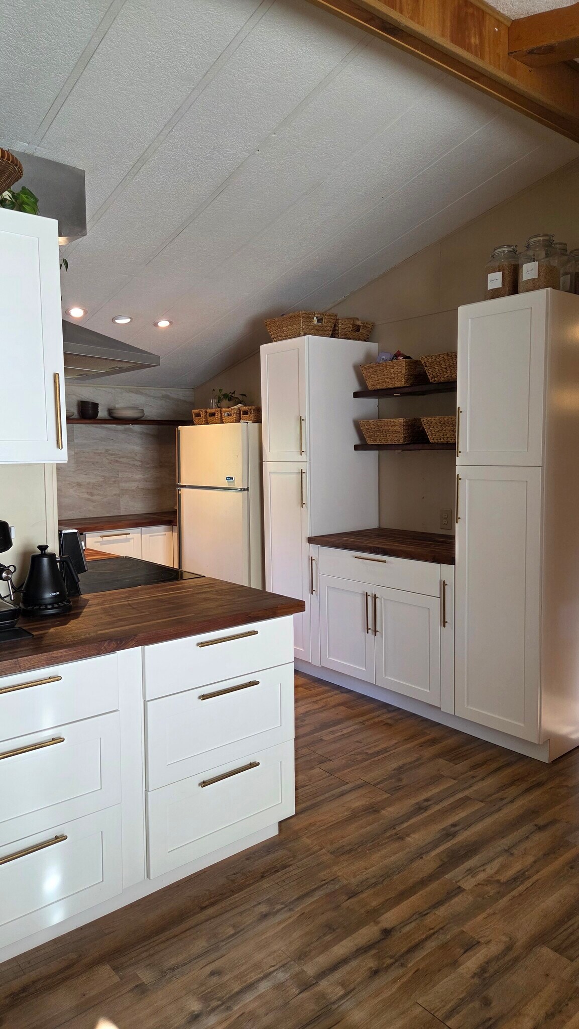 newly renovated kitchen - 12306 67th Ave NE