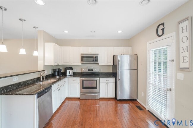 Building Photo - 405 Donelson Loop