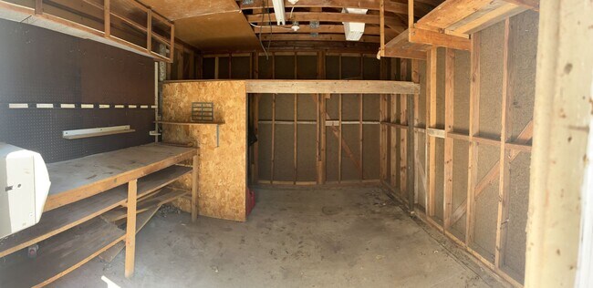 Building Photo - Charming 3-bedroom, 1.5-bathroom home available for rent in Clearwater, KS!