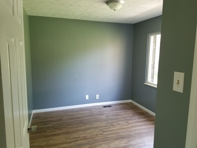Building Photo - 722 Shadycrest Dr