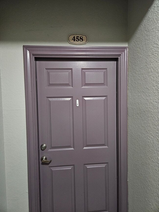 Building Photo - Downtown 1/1 Condo pool view & fireplace w...