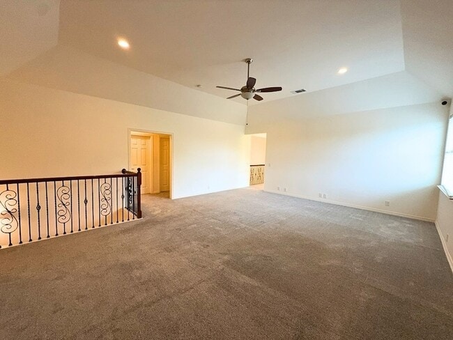 Building Photo - 1205 Golden Gate Dr