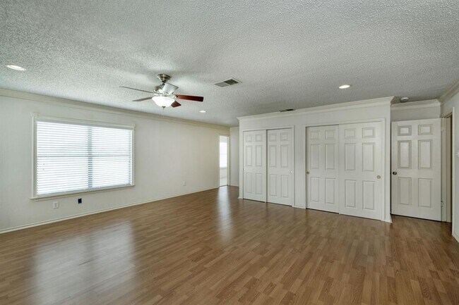 Building Photo - 2801 Adelen Ln