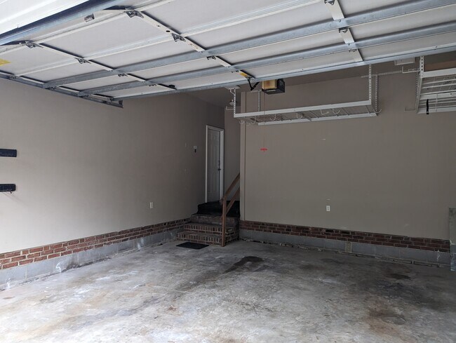 Building Photo - 300 Arlington Ridge