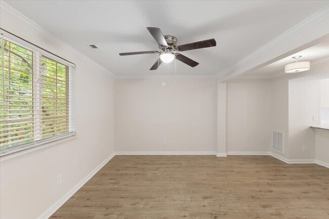 Building Photo - Beautifully Renovated Townhome For Rent In...