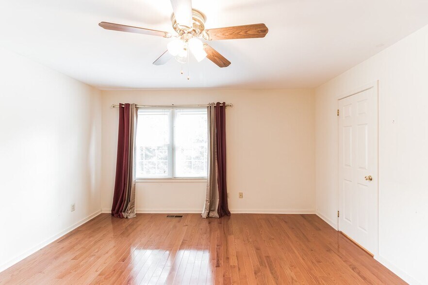 Building Photo - 48 Stonehurst Ct
