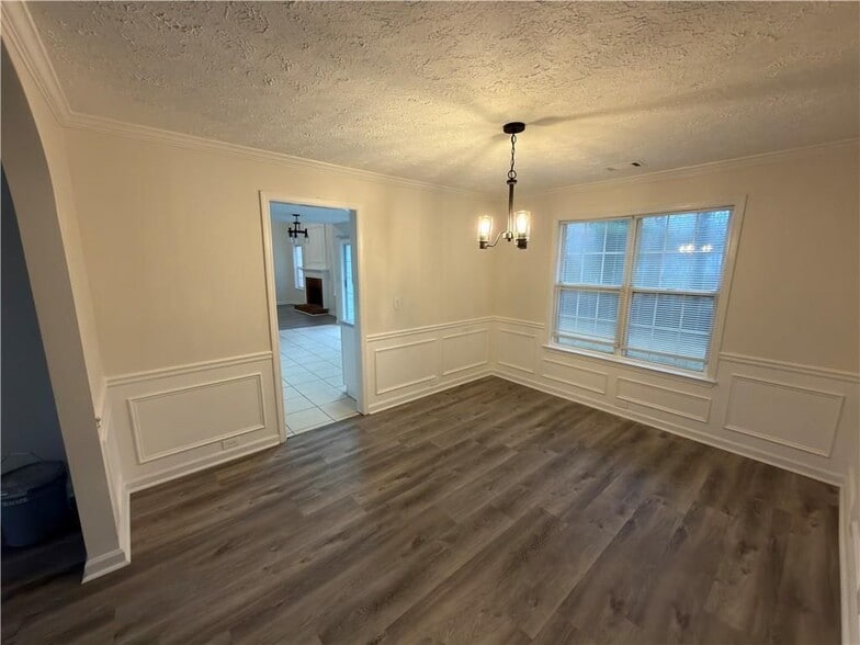 Building Photo - 620 Manor Glen Dr