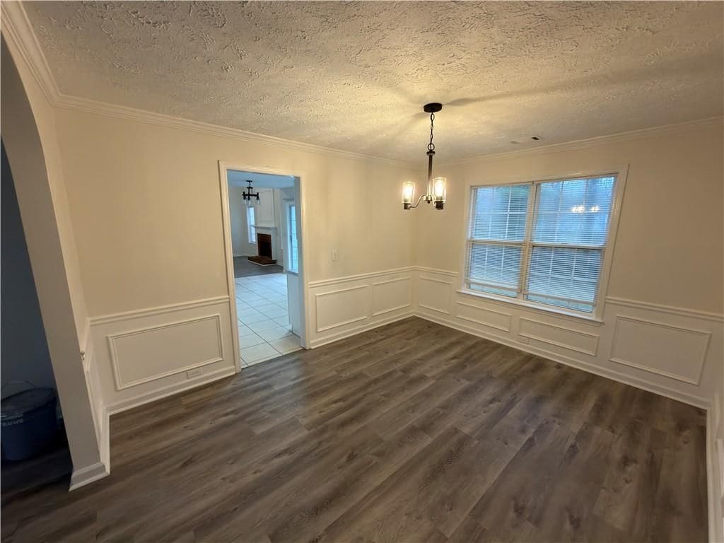 Building Photo - 620 Manor Glen Dr