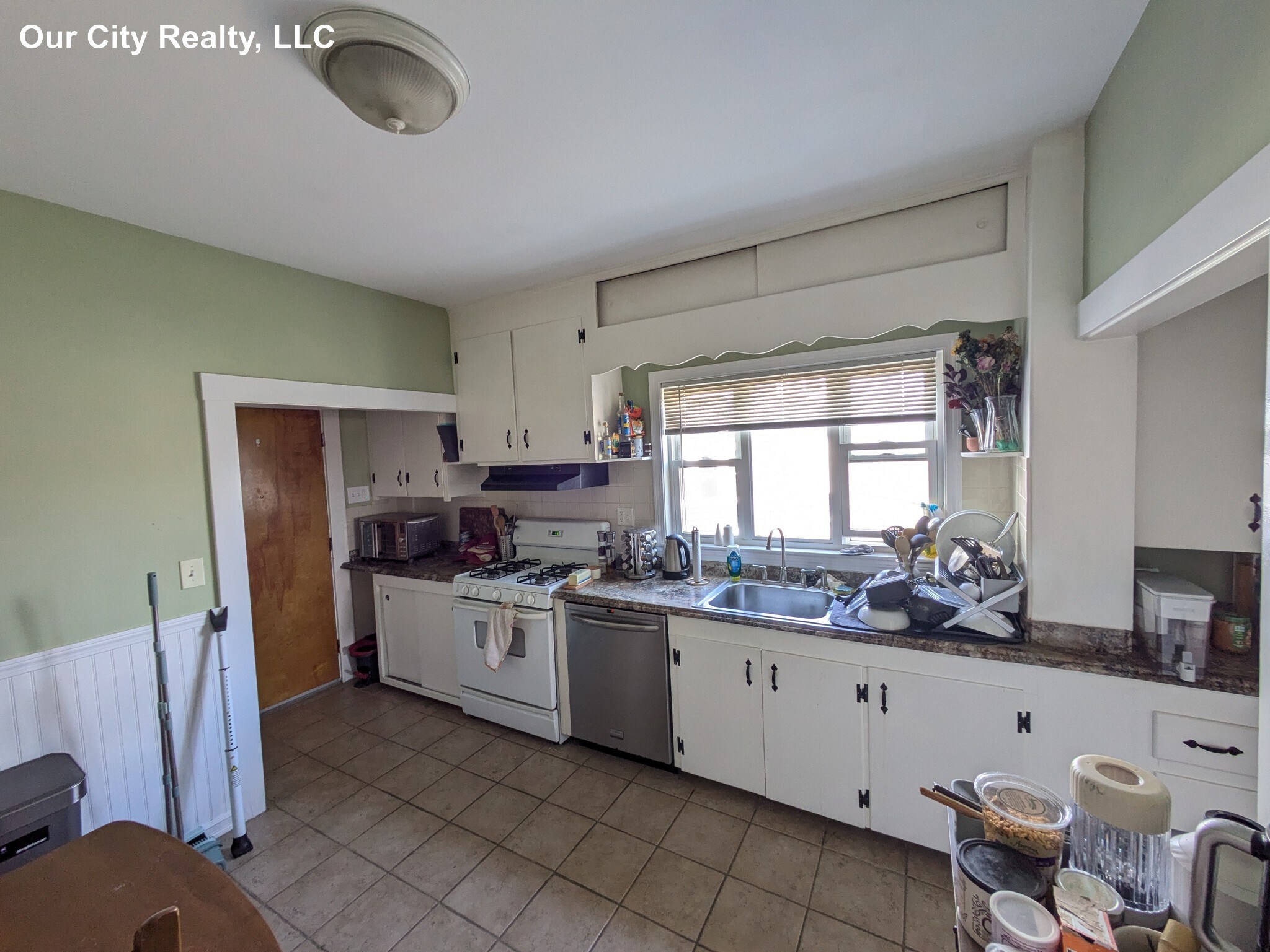 Building Photo - 64 Ten Hills Rd