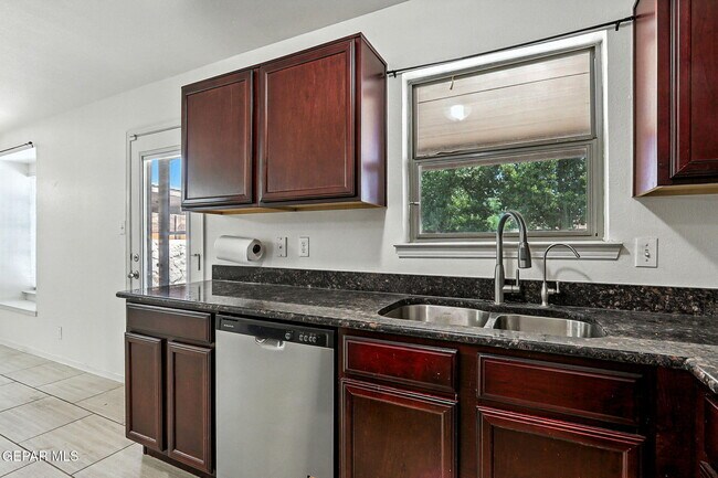 Building Photo - 5052 Silver Cholla Dr