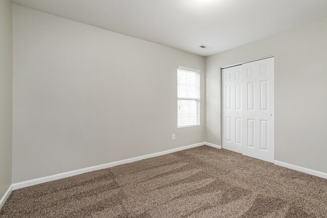 Building Photo - 167 Woodcreek Ln