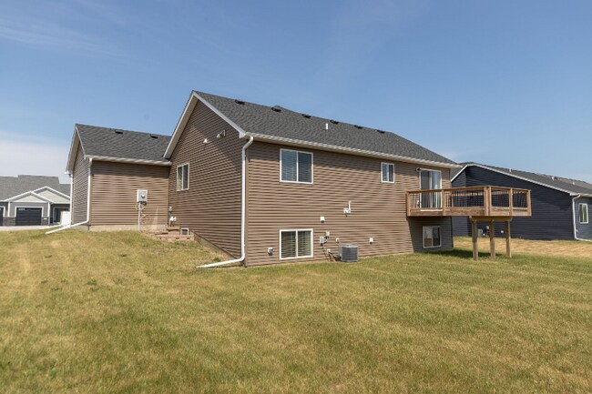 Building Photo - 3715 Fernwood Ln SW