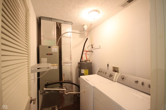 Building Photo - 1554 Stanford Dr