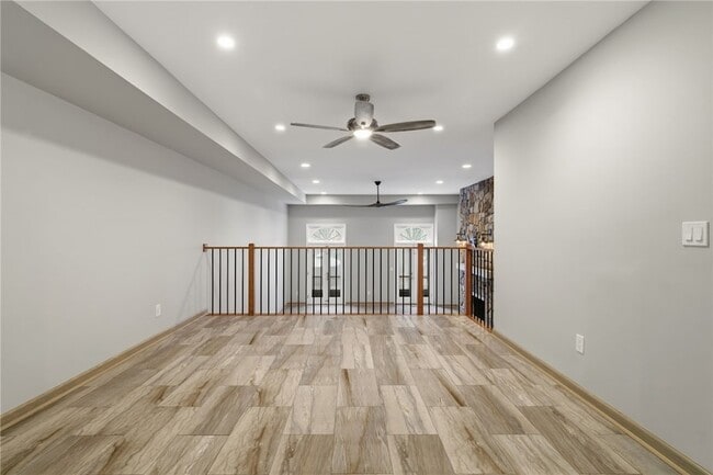 Building Photo - 709 Clyde St