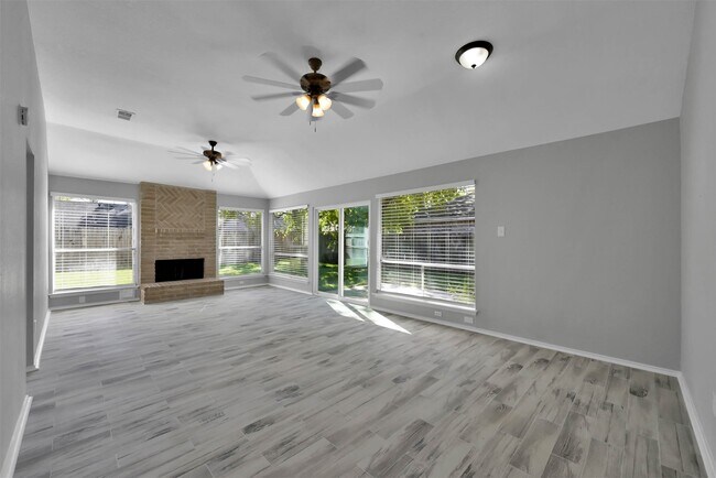 Building Photo - 2306 Piddler Dr