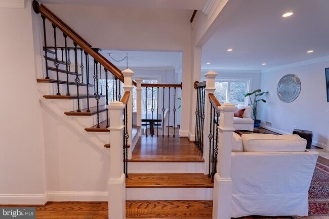 Building Photo - 308 Old Court House Rd NE