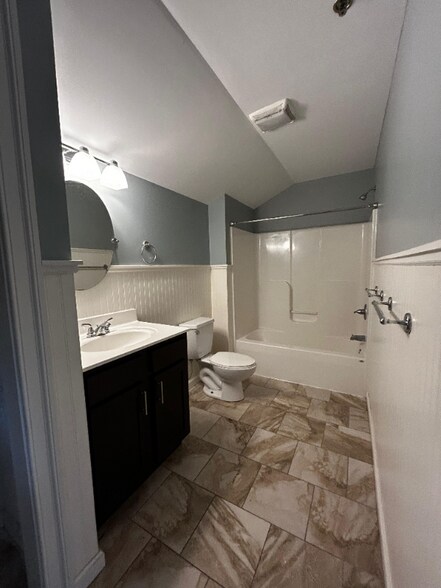 Building Photo - 970 Ridge Ave