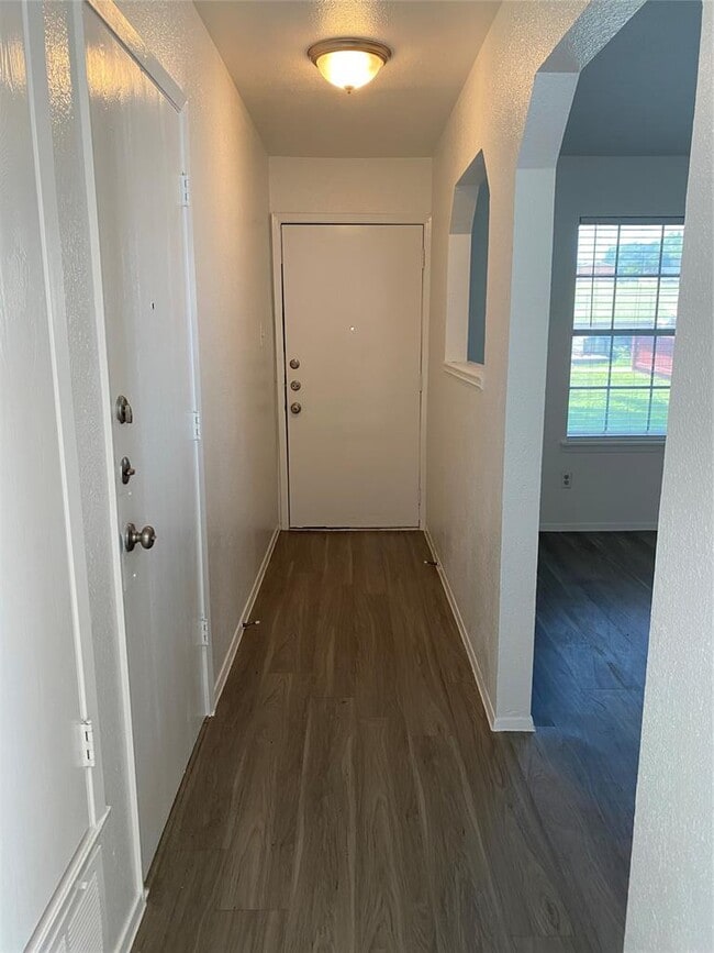 Building Photo - 9511 Aberdeen Way