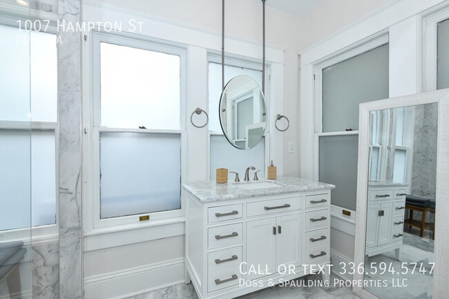 Building Photo - 1007 Hampton St