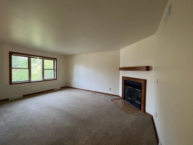 Building Photo - Lacy Road Duplex