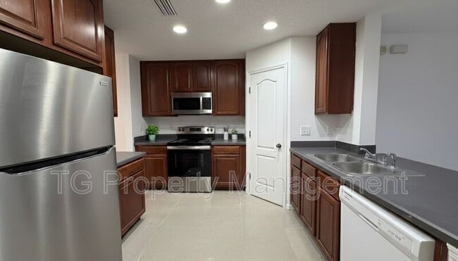 Building Photo - 10672 Academy Park Dr