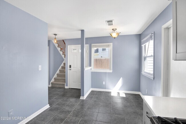 Building Photo - 6 Stowe Ct
