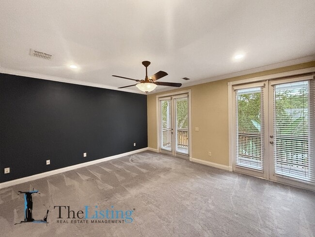 Building Photo - 827 Meridale Ave