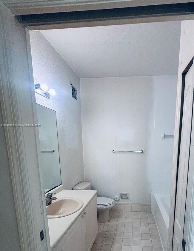 Building Photo - 1663 SE 29th St