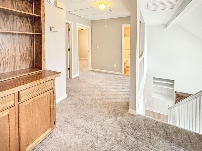 Building Photo - 5907 Brookside Dr SE